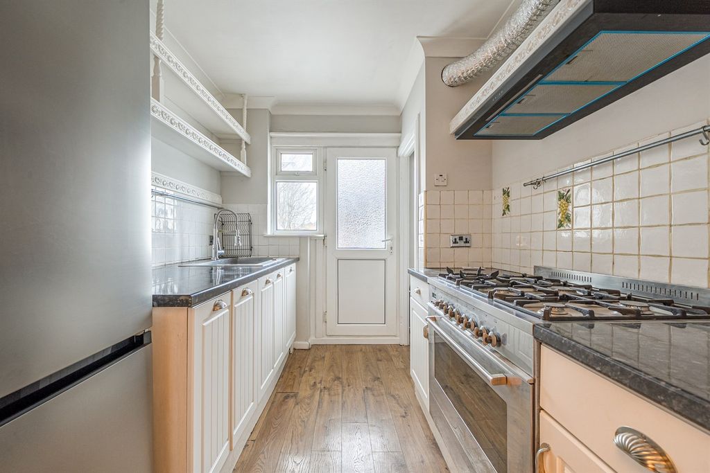 Property photo 3 of 9 Kitchen