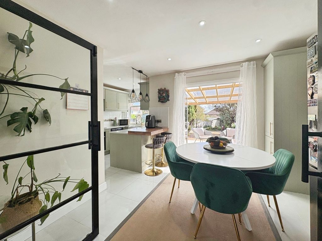 Property photo 3 of 13 Pbox-Img.Jpg