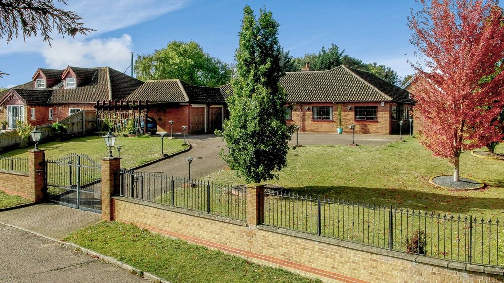 Property photo 1 of 11 Frontage