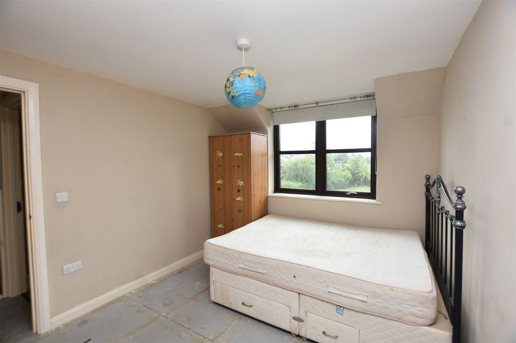 Property photo 3 of 6 Bedroom