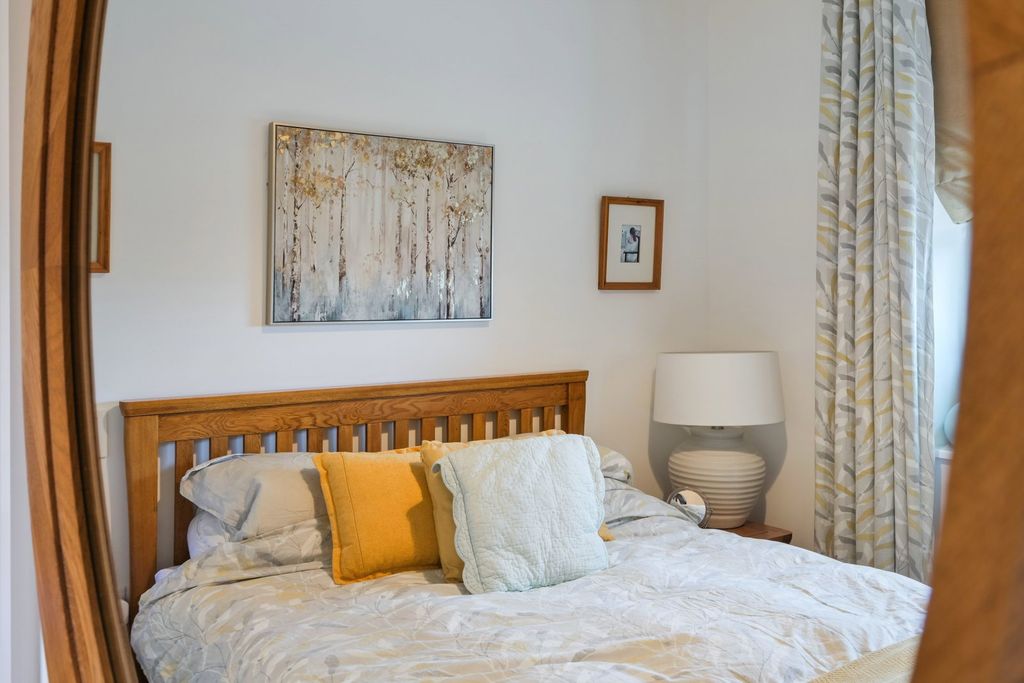 Additional image 9 of 2 bed flat for saleOxted RH8