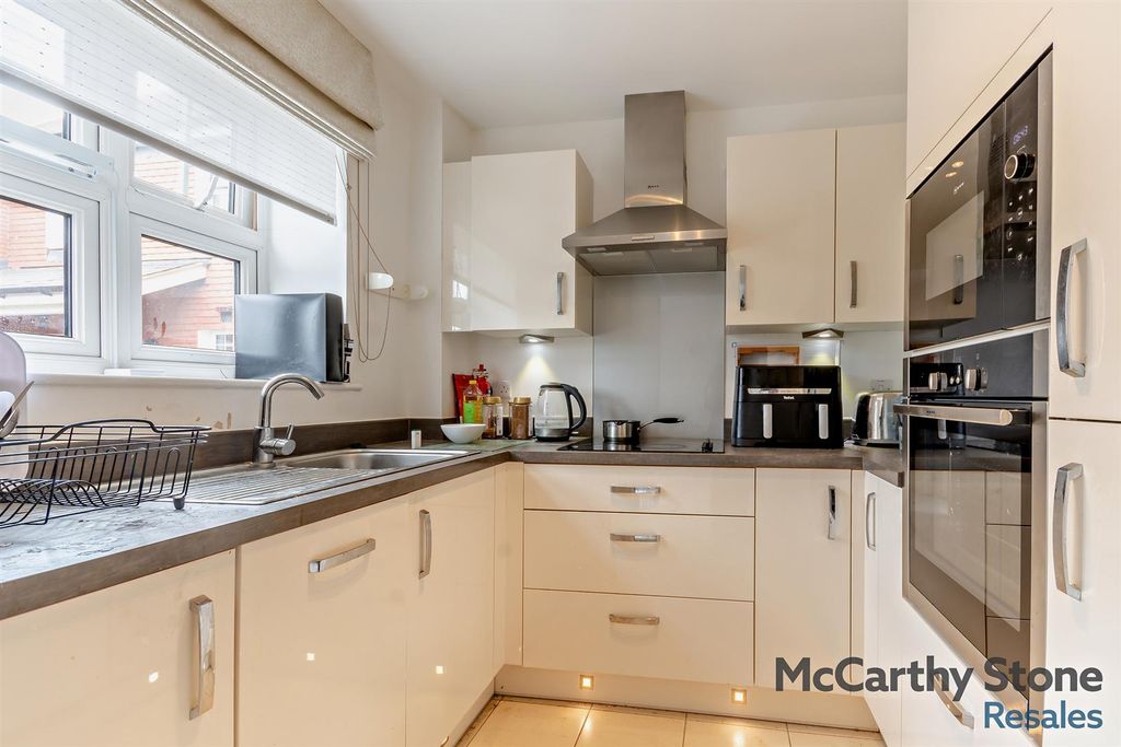 Property photo 3 of 26 8654939-Interior12-800.Jpg