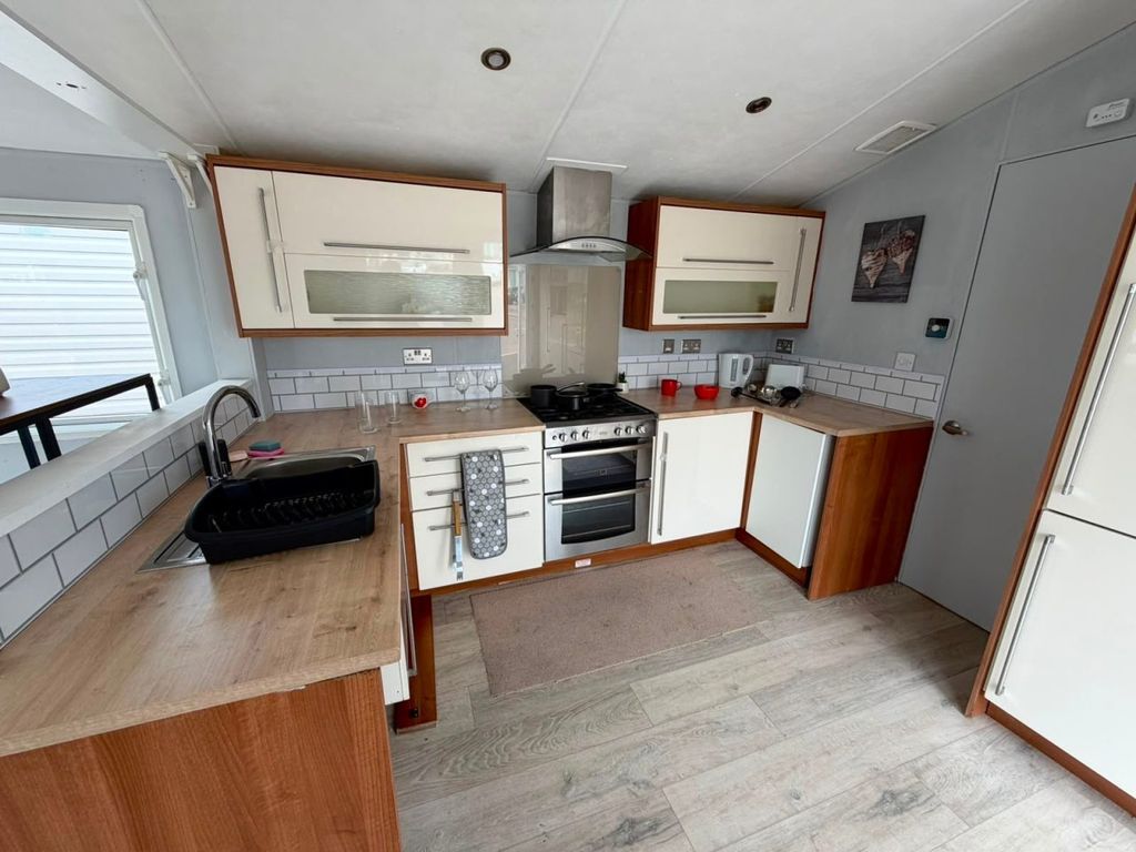 Property photo 2 of 8 Bk Bluebird Sherborne 2011 Car0024288 146047256.Jpeg