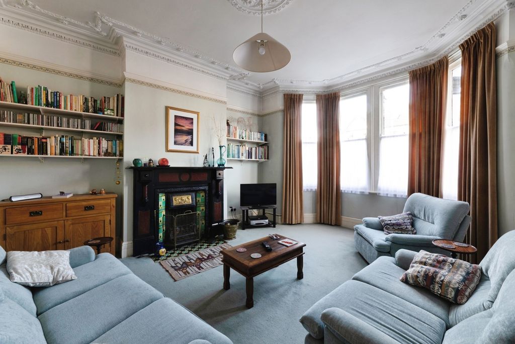 Property photo 2 of 18 Pbox-Img.Jpg