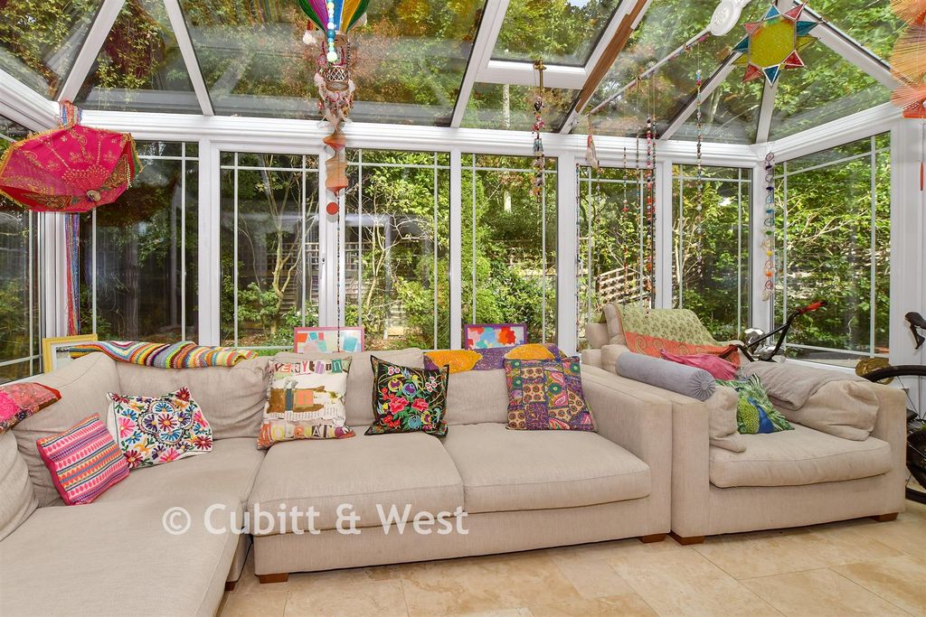 Property photo 3 of 23 Conservatory