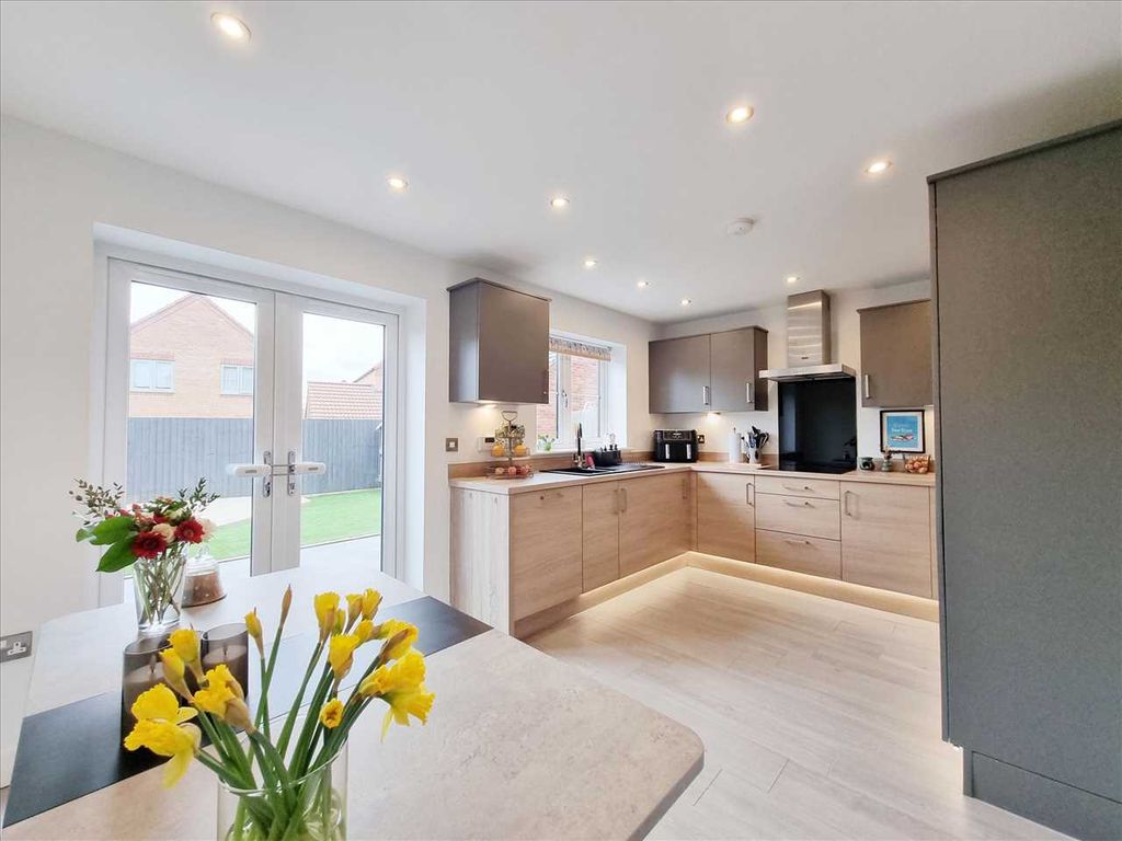 Property photo 3 of 11 Kitchen Diner: