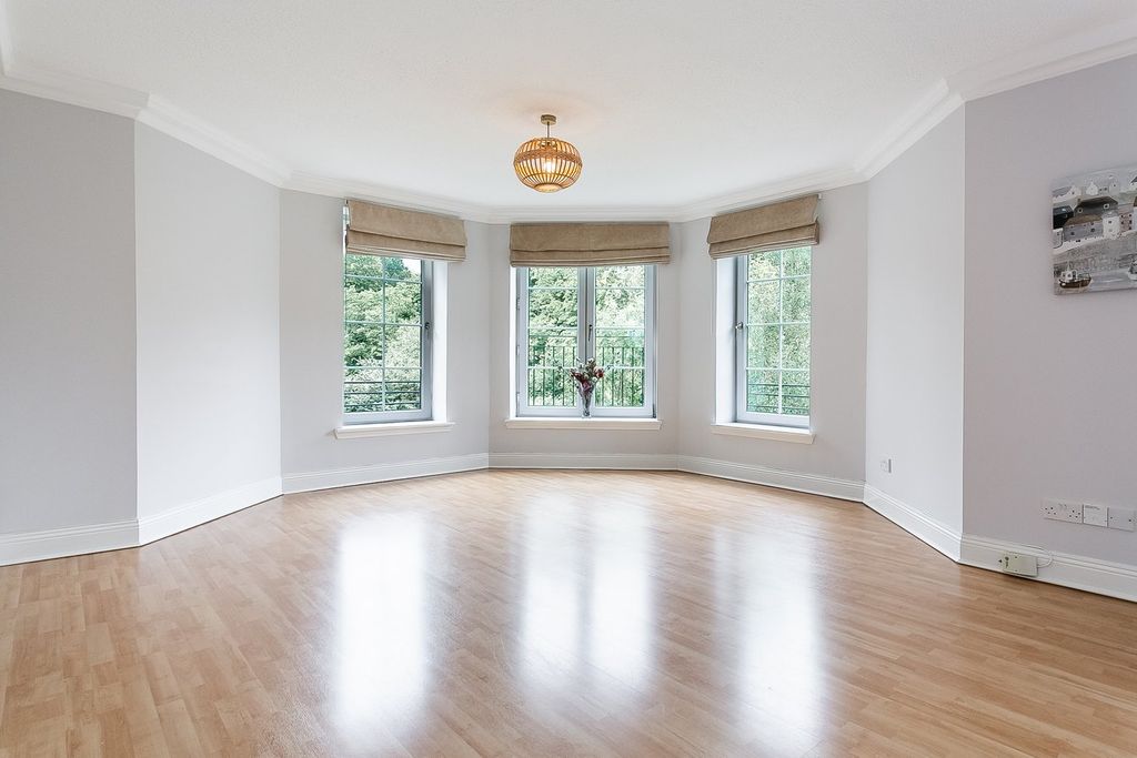 Property photo 3 of 31