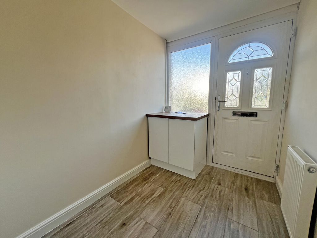 Property photo 2 of 14 Hallway