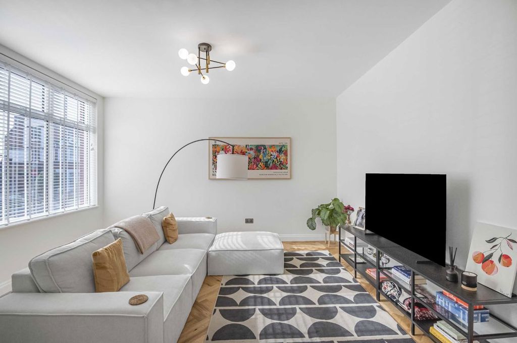 Property photo 3 of 9