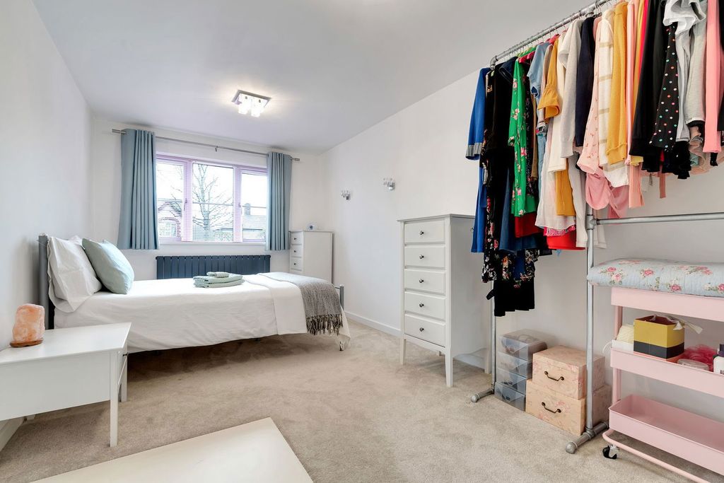 Property photo 2 of 23