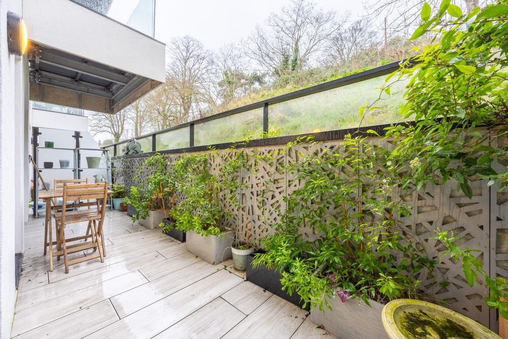 Property photo 3 of 24 Private Garden