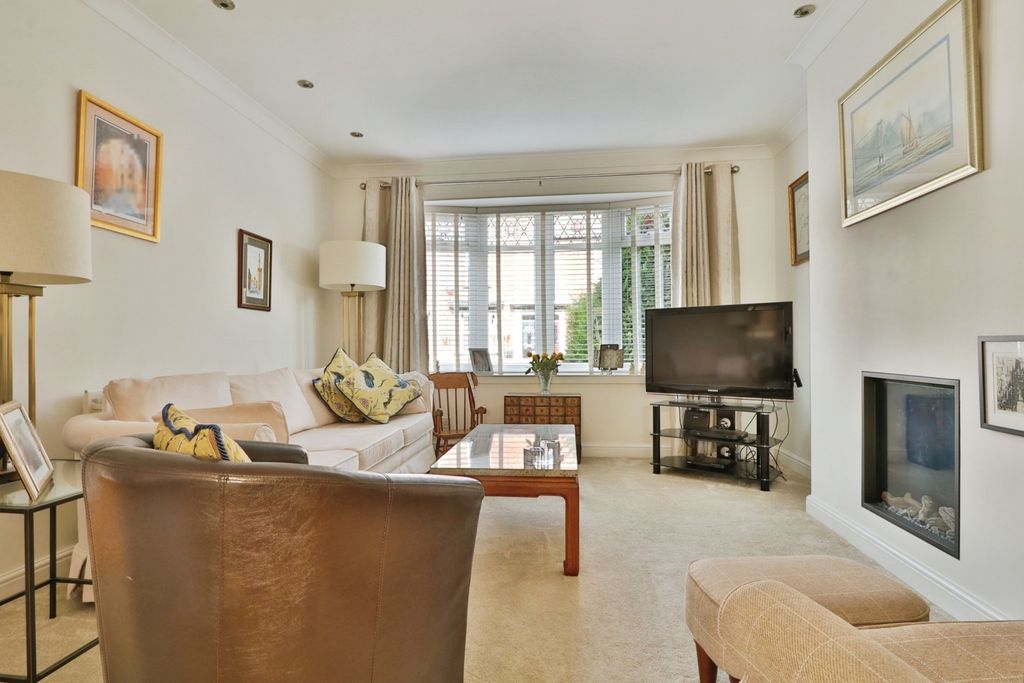 Property photo 3 of 17 4220494