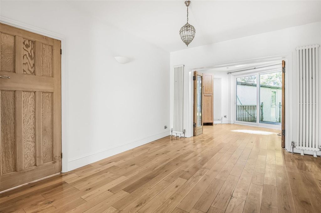 Property photo 2 of 25