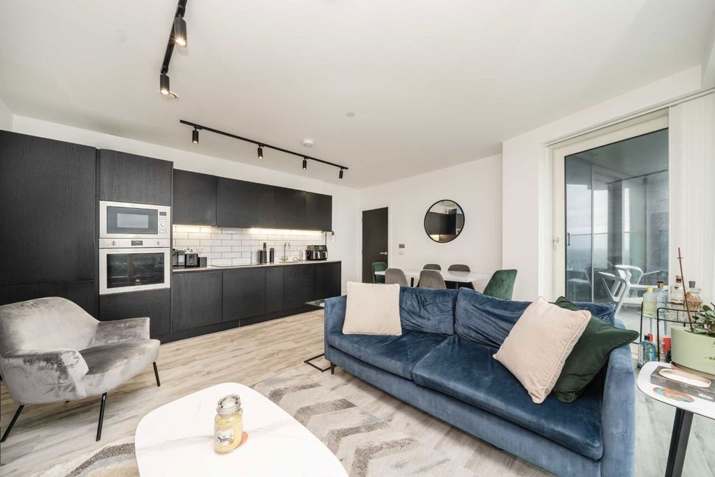 Property photo 3 of 6