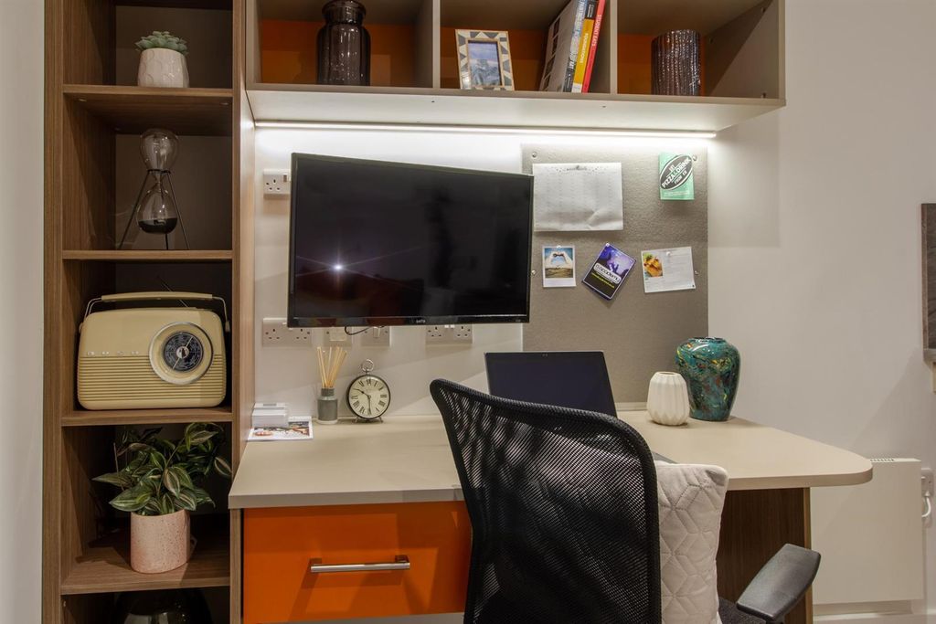 Property photo 1 of 21