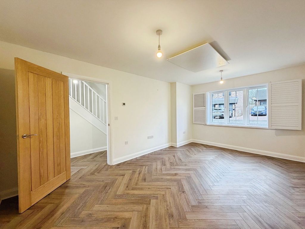 Property photo 3 of 27