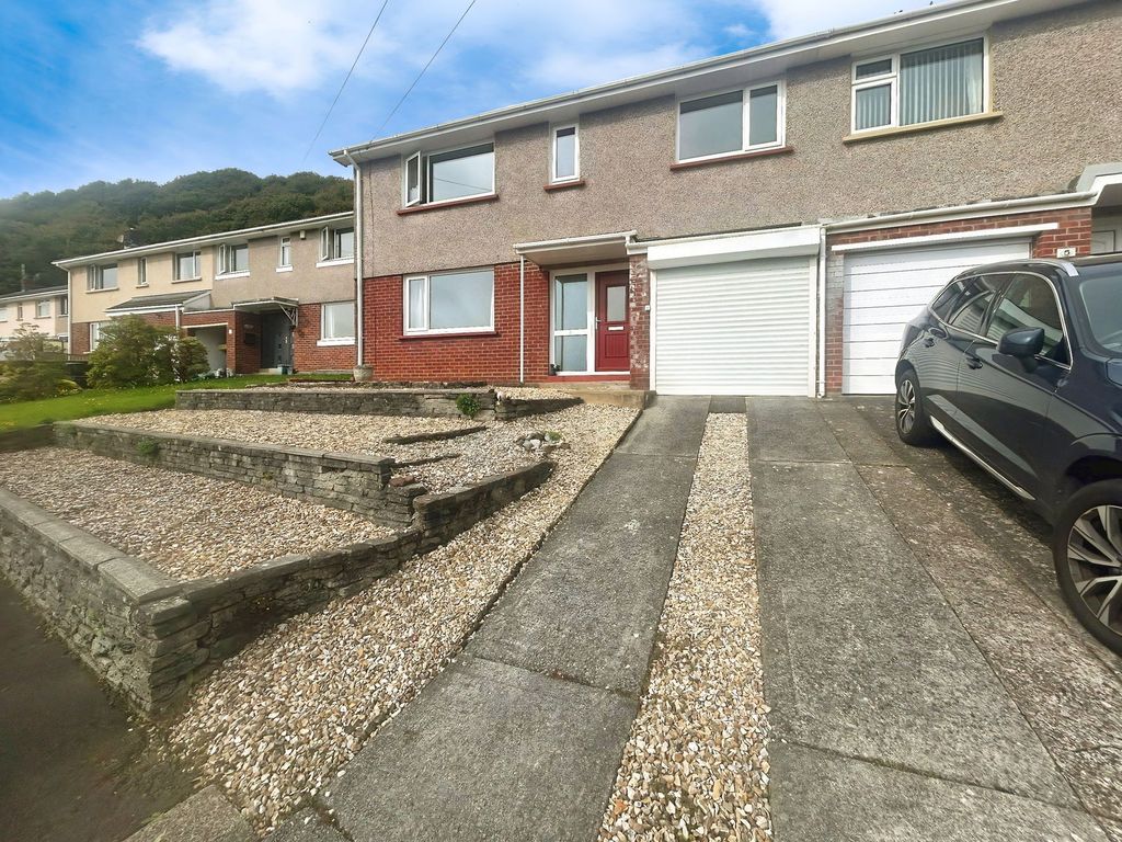 Property photo 1 of 27