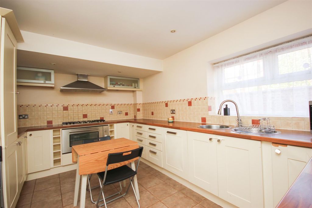 Property photo 2 of 15 Kitchen..Jpg