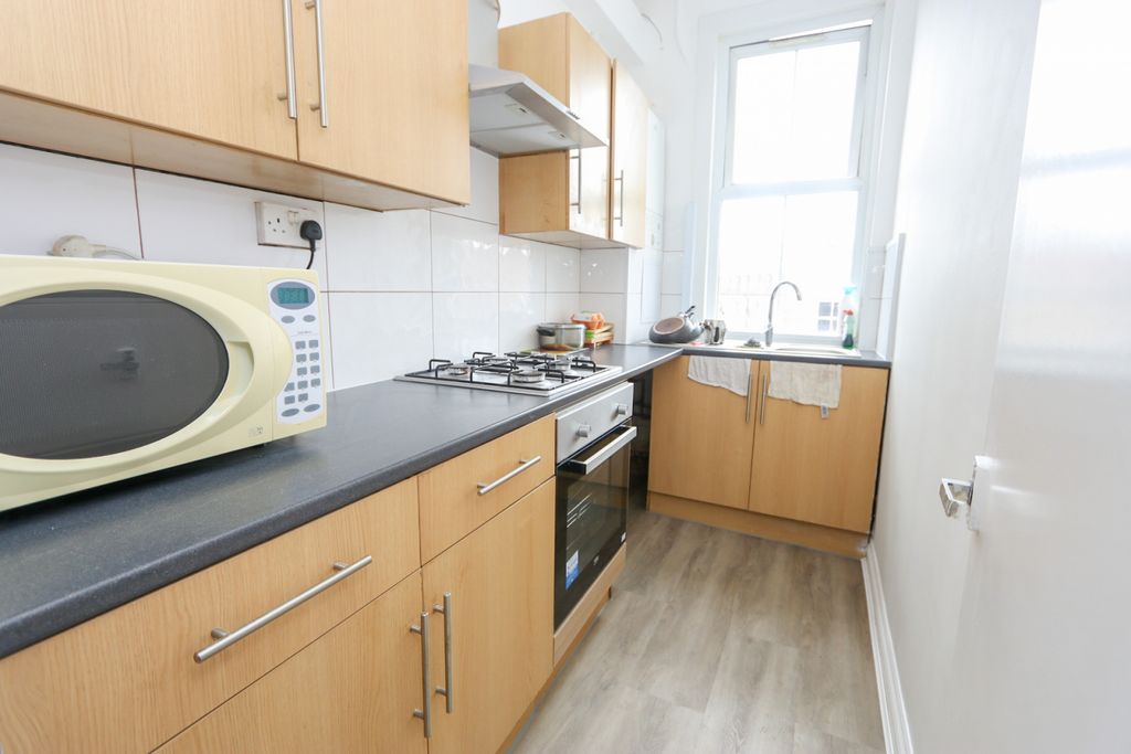 Property photo 1 of 10 Four Bedroom Flat In Camberwell