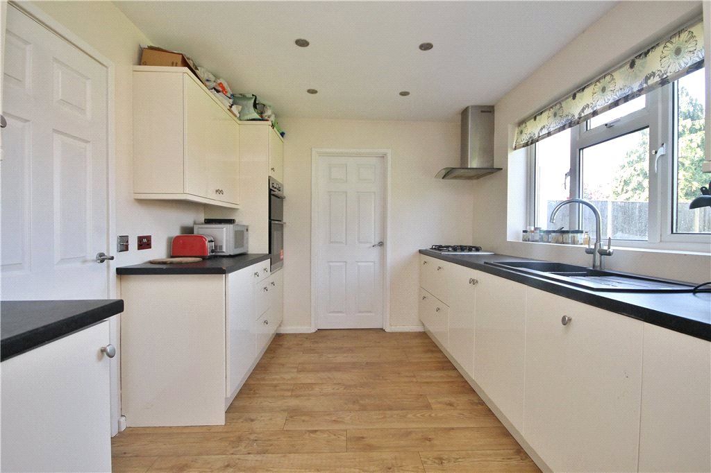 Property photo 2 of 10 Kitchen
