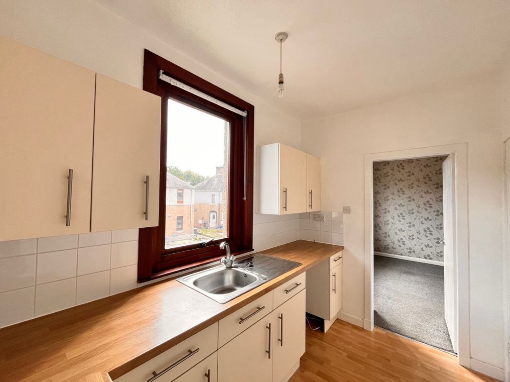 Property photo 3 of 8 Kitchen 