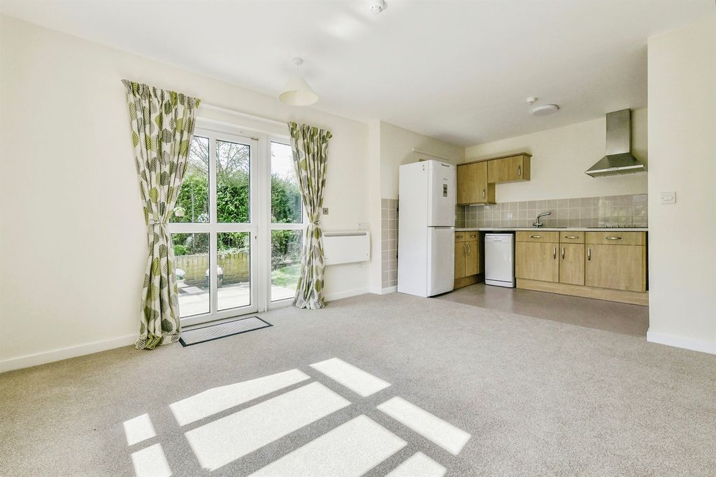 Property photo 2 of 17