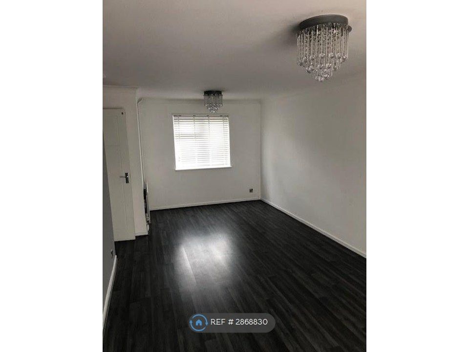 Property photo 3 of 12 Lounge