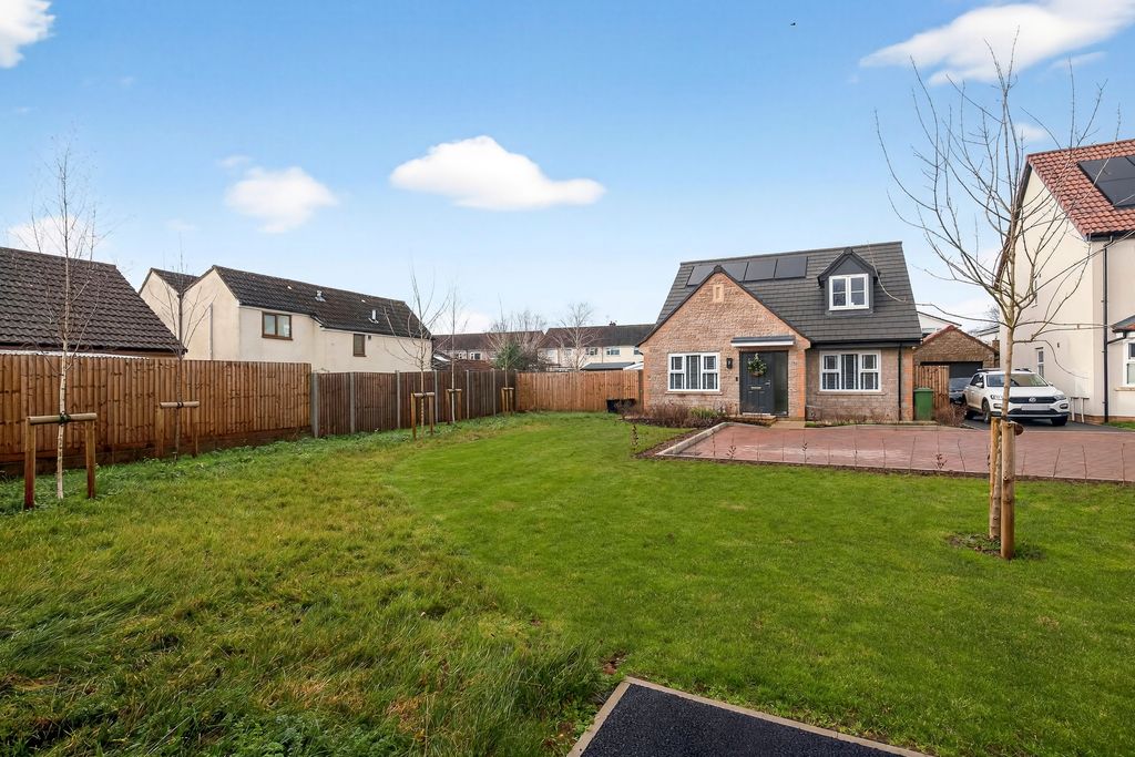 Property photo 2 of 20