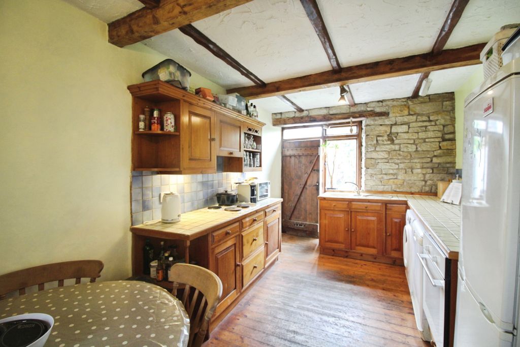 Property photo 3 of 14 Kitchen