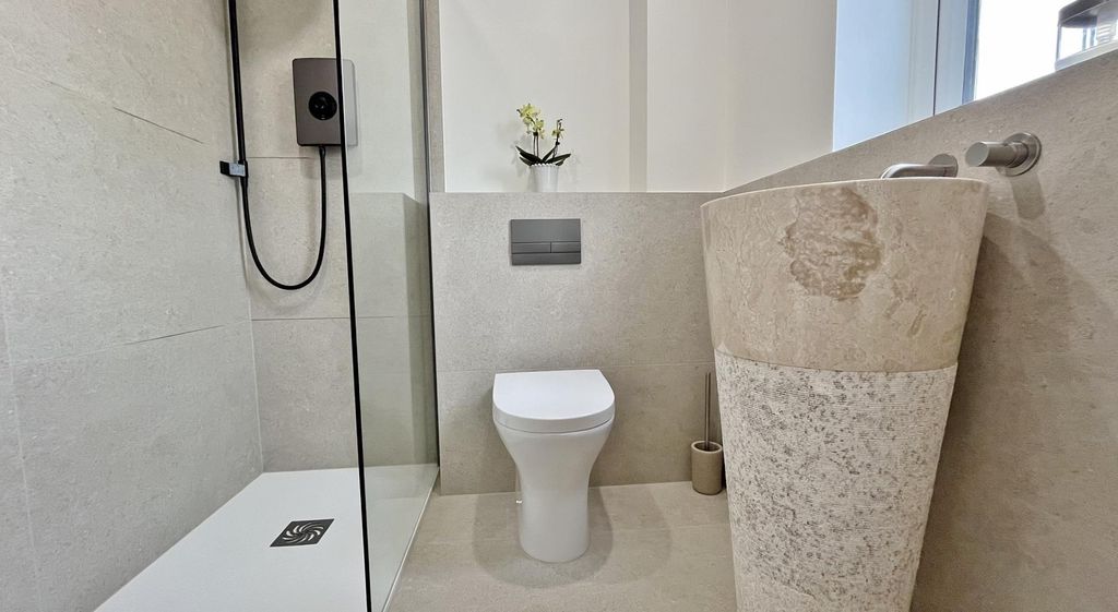 Property photo 3 of 19 En-Suite