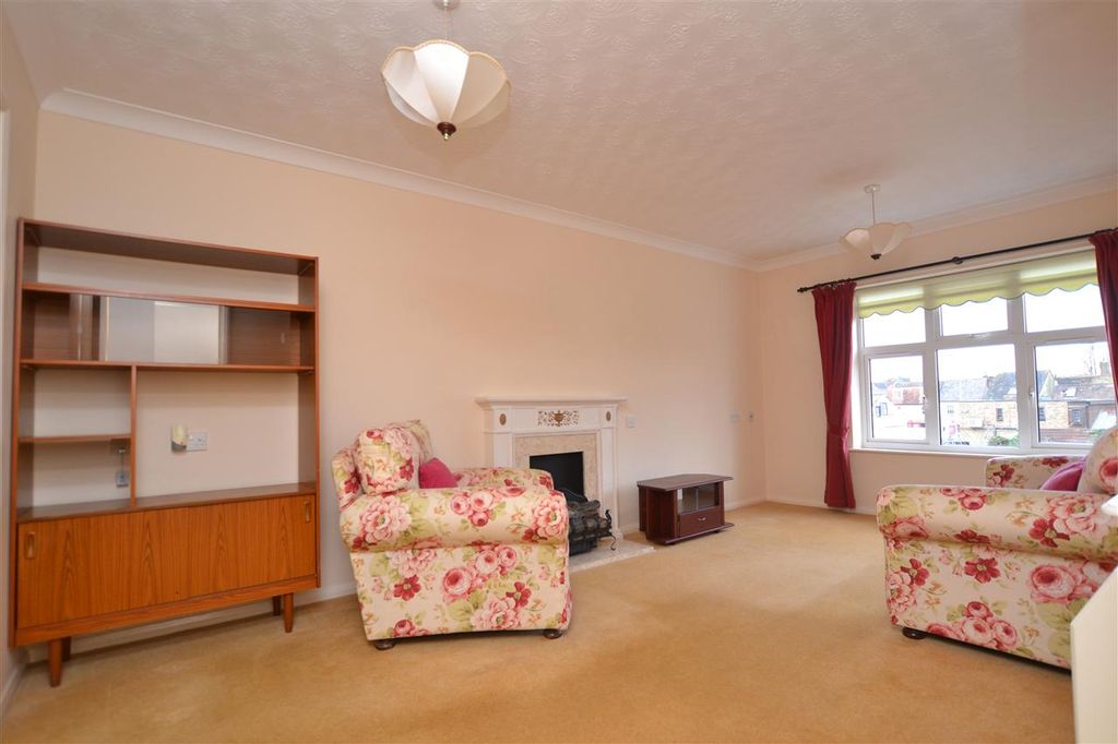 Property photo 3 of 9 Sitting Room