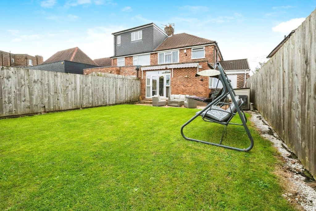 Property photo 3 of 29 Hillfoot 3.Jpg