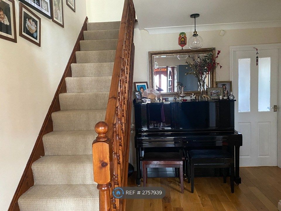 Property photo 2 of 10 Entrance