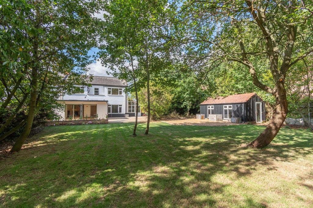 Property photo 2 of 21