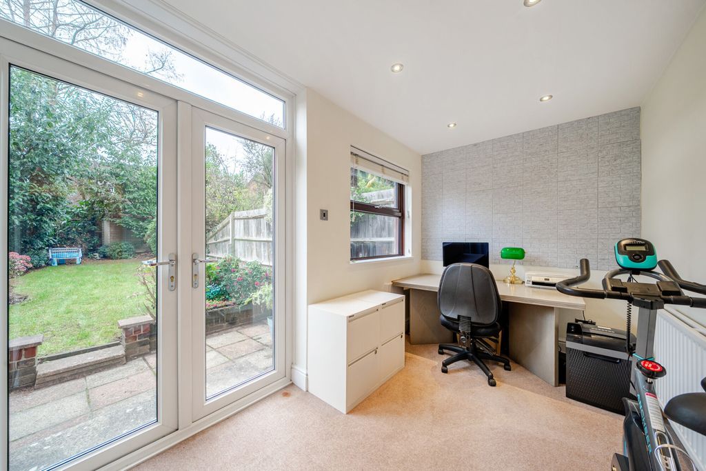 Property photo 3 of 23 1382408-19-691c7d...