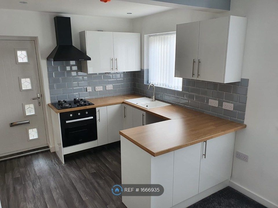 Property photo 2 of 17 Kitchen