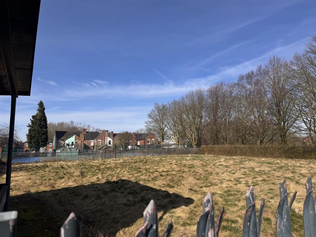 Property photo 3 of 6