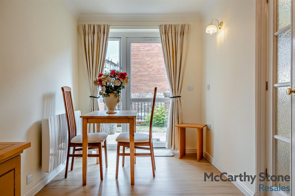 Property photo 2 of 36 8647651-Interior06-800.Jpg