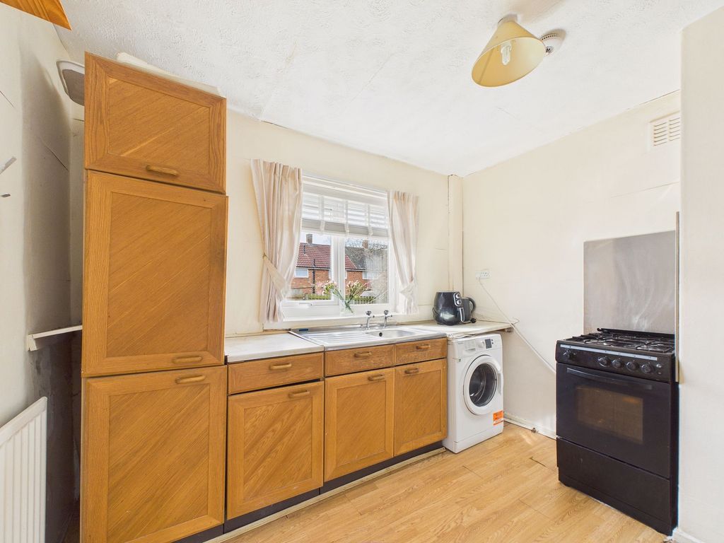 Property photo 3 of 10 Kitchen