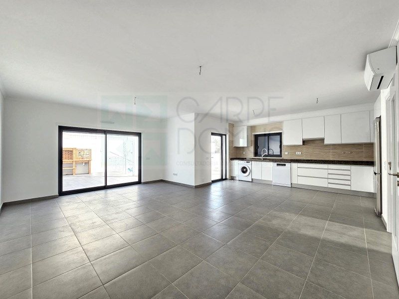 Property photo 3 of 37