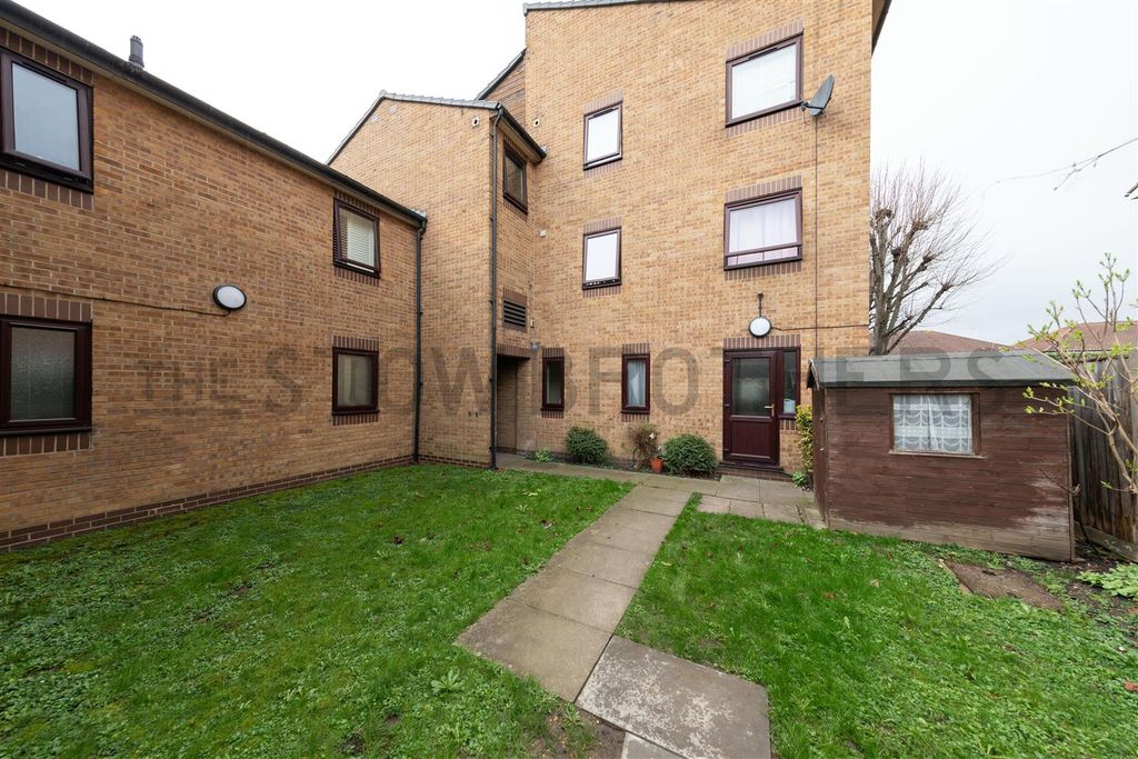 Property photo 2 of 17