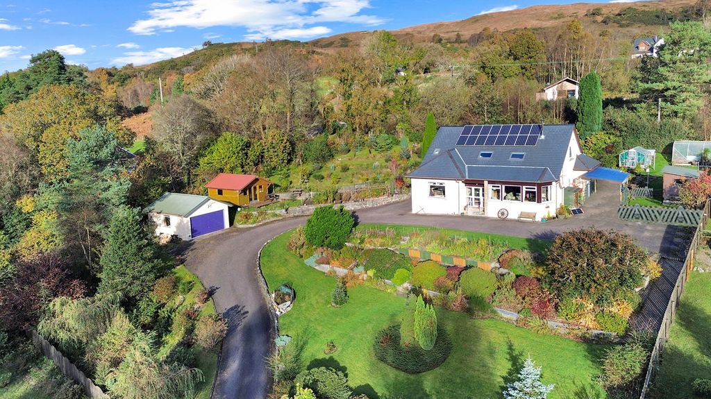 Property photo 2 of 92