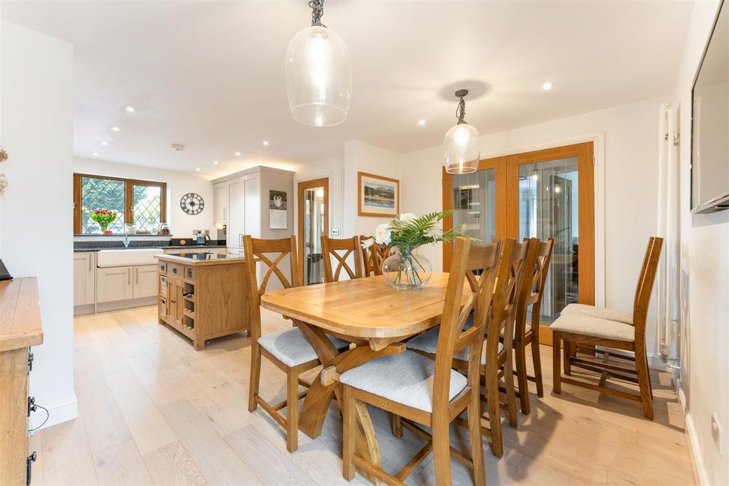 Property photo 2 of 22 132 Earlswood Common_15.Jpg