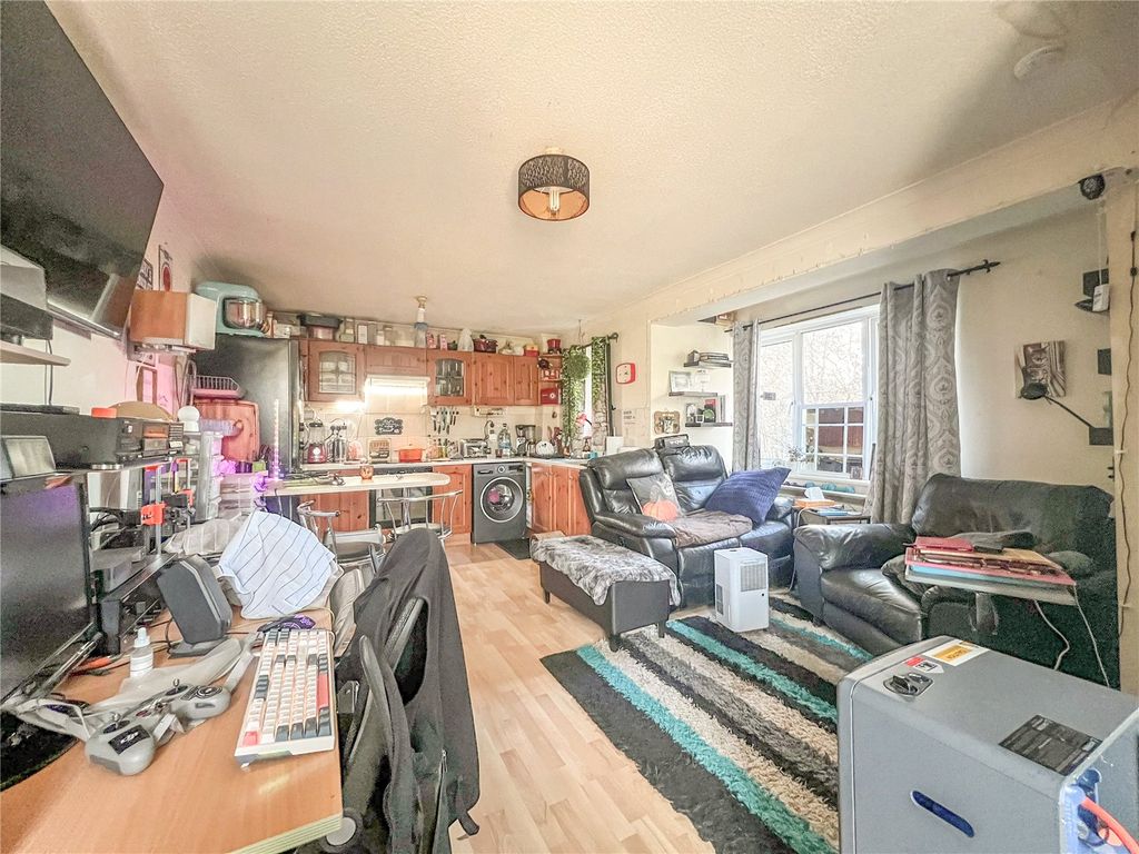 Property photo 3 of 8 Picture No. 14