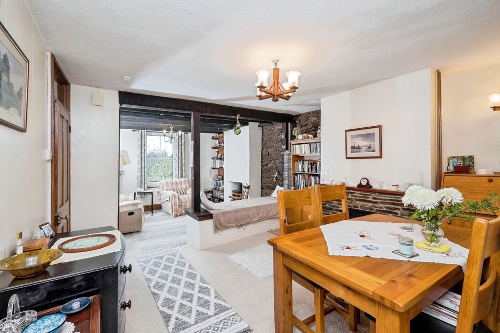 Property photo 3 of 19 Photo