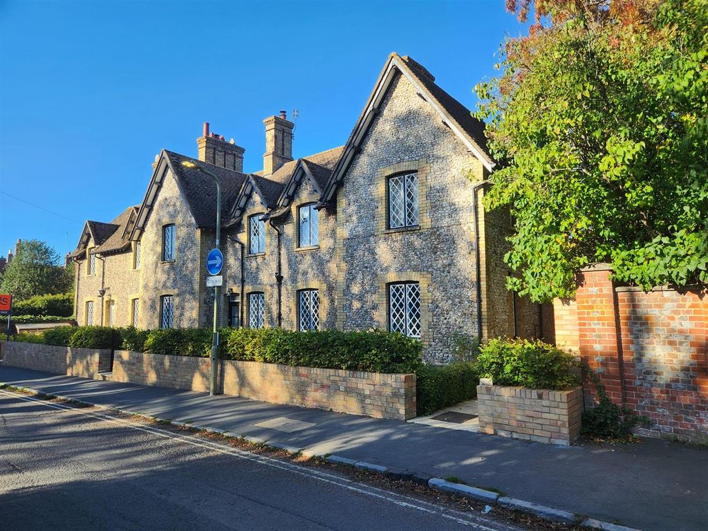 Property photo 1 of 12 20251006_160757.Jpg