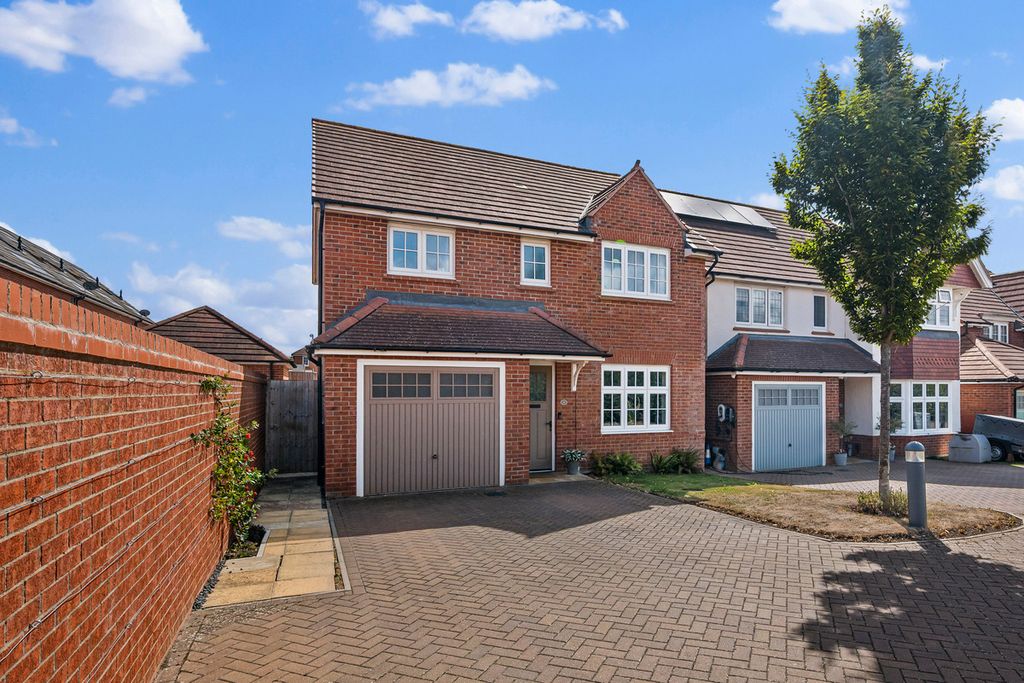Property photo 1 of 32