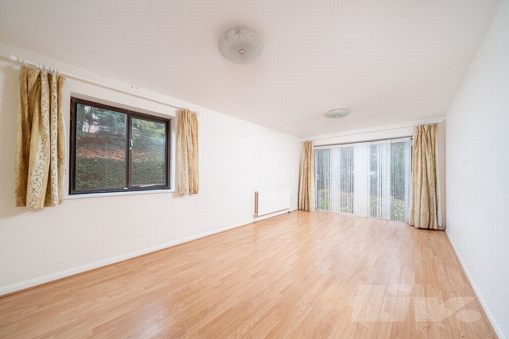 Property photo 1 of 12 Photo 8