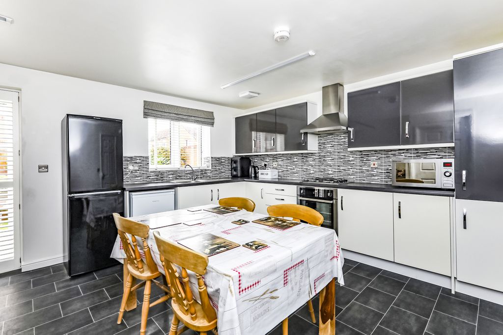 Property photo 2 of 19 Cec9B1A62A6E94Cb8d7d4Bf75B87B3F9cd583998.Jpg