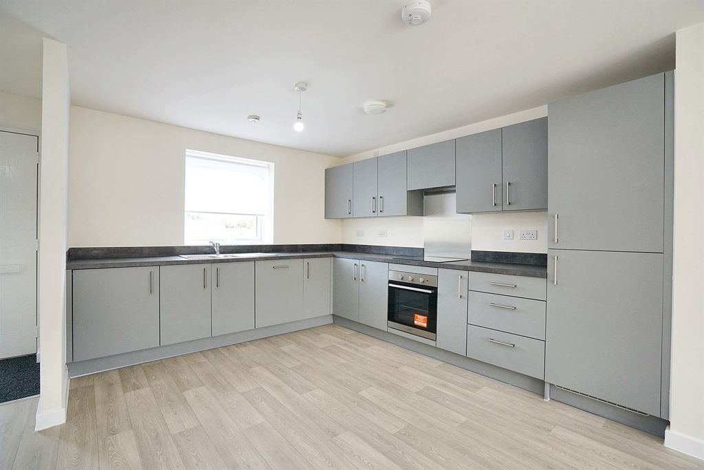 Property photo 3 of 6 Kitchen